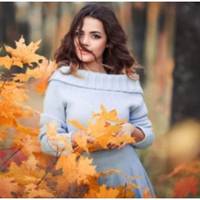 Ігор дивився на Надію і не міг відвести погляду. В свої 40 років вона виглядала просто неперевершено. Він думав над тим, як же його кохана сама себе покарала 20-ти роками самотності.