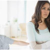 Мені треба було здогадатися, що чоловік давно думав про розлучення. Якось він запитав, що я буду робити, якщо він мене розлюбить і ми розлучимося, а я сказала, що мені дуже шкода, що так все складаєт