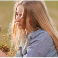 Христя ніяк не могла забути слова Івана, як і його самого. Хто він? Чи є у нього сім’я? Чи прийде до парку в призначений день? Вдома ніхто не впізнавав її. Знаходила час для себе, вміла дати відсіч,