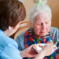 Коли Оксана і Віталій вирішили одружитися, відразу знали, що жити доведеться їм з його бабусею. Ні, спочатку вони пробували натякнути, що після весілля винайматимуть собі житло, але баба Варка збунту