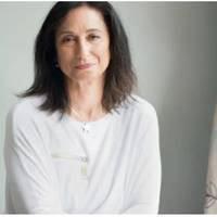 Останнім часом з половиною рідні ми не спілкуємося. Ми з чоловіком маємо власний магазин, усі родичі звикли часто просити у нас гроші. Коли ми почали відмовляти, стали нікому не потрібними.