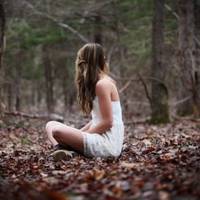 Колишня дружина мого сина переїхала зі своїм коханцем в наше селище. Продала квартиру в місті, яку у сина мого відібрала, купила тут, у нас, в новобудові.