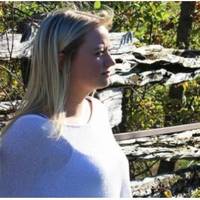 Коли мені було 17 років, бабусі не стало і вона залишила мені квартиру, а батько думав, що квартира буде його. Загалом, він поставив умову – або я пишу відмову на його ім’я, або щоб пішла з дому