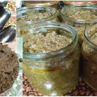 Оригінальний паштет з баклажанів з курячою печінкою. Відкриваю баночку і маю неймовірну смачну намазку на хліб. Мій чоловік завжди просить зробити подвійну порцію