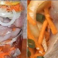 Я лише раз скуштувала такий оселедець, тепер до магазину за ним ми не ходимо. Вдома готую, неймовірно смачно