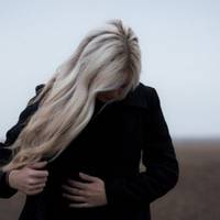 З Іваном ми розлучилися 5 років тому, не пройшли випробування бідністю. Я переїхала до батьків і подала на розлучення. З часом мій Іван став гарно заробляти, дивитися за собою, наче помолодшав.