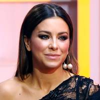 “Хочу зробити тур по Україні з великим стадіонним концертом в Києві.” Скандальна Ані Лорак висловилася щодо політики Зеленського і поділилася своїми планами