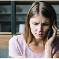 Недавно я почала помічати, що чоловікові постійно дзвонить незнайомий номер. Коли він забув телефон біля мене і пішов в ванну, я скористалася моментом і вирішила зателефонувати на той номер.