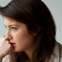 20 років я прожила зі своїм чоловіком, а потім покинула його і сина. Я їм залишила трикімнатну квартиру. А згодом зустріла Сергія і ми стали жити разом. Як тільки мій син дізнався про це, то відразу з