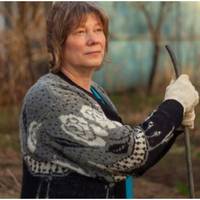 В суботу зранку племінник з дружиною приїхали до мене на дачу. Привітали мене з днем народження, який був на днях і подарували чайний сервіз – дешевенький, правда, але я думала, що від щирої душі.