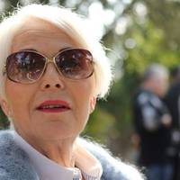 Після весілля свого чоловіка Оксана швидко розлюбила. Коли Дмитрові розповідали з ким бачили його дружину, він не вірив людям. Лише його мама знала всю правду про дружину свого сина.