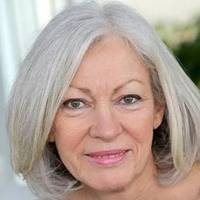 Два тижні тому сиджу ввечері вдома, раптом син мені телефонує. – Мамо, виручай, крім тебе допомогти нам нікому! Людмила в стаціонарі, я їду до неї. А зараз Іринку до тебе завезу. Візьмеш?