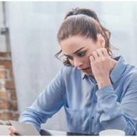 Я зварила голубці і покликала всіх до столу, але свекруха сказала мені, що вони не смачні. Для мене це стало останньою краплею. Я забрала тарілку, яка стояла перед свекрухою, зі столу, і сказала, що