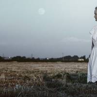 Поїхали ми один раз з ночівлею на природу відпочивати сім’ями. Природа красива, літо, річка і ліс. Ми смажили шашлик і варили юшку. Зранку, як тільки почало світати, ми стали виходити зі своїх наметів