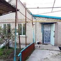 Коли Микола сказав, що розписався з Валентиною, його мати довго сумувала. Через те, що чоловік не хотів приймати в родину невістку з дитям. Тому молоді й весілля не справляли.