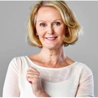 Найбільше наполягала на тому, щоб я їхала в Італію на заробітки, моя кума. Через кілька років вона і сама приїхала до мене. Заробляла гроші, відсилала додому, і все це заради того, щоб зійтися з моїм