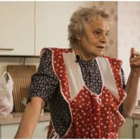 Я мала не лише допомагати з дітьми, але ще й їсти готувати. Невістка мені на кухні не допомагала, а мою їжу постійно критикувала – котлети пересмажені, борщ жирний, салат недосолений.