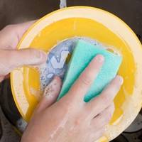 Галина Петрівна в гостях у свого одруженого сина Миколи буває не дуже часто, боїться набриднути. Проте раз в місяць приходить побачитися з онукою.