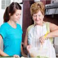 Одного разу я поїхала разом з чоловіком до його мами. Мені дали завдання приготувати обід, а потім за трапезою бурхливо обговорювалося, що я погана господиня.