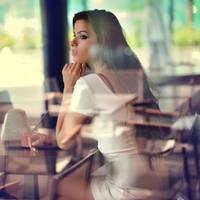 Тремтячими руками Олена взяла серветку і розправила її. «Кілька днів тому ти точно так же «помилився» і сиділа за сусіднім столиком з іншим. Це був мій брат. Здається, тобі потрібна допомога.