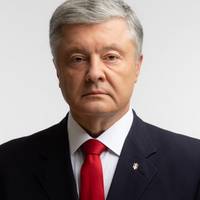 Політолог: Порошенко не поїхав на лікування до Німеччини, як Кернес, не лікується за рахунок платників податків, і не жив в держрезиденції, на відміну від «президента Голобородька»