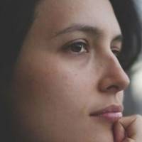 Коли Софія мене взяла нянею, я думала, що вона дружина олігарха. А коли прийшла, дуже здивувалася: ремонту в квартирі не було ніколи, палас на підлозі, дірки в лінолеумі закриває.