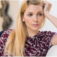 Треба сказати, що на моє весілля батьки не витратили жодної своєї копійки. Хочеш виходити заміж – виходь, але за свої гроші. Тому весілля у мене було дуже скромним.