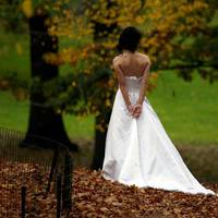 Вероніка працювала в дитячому садку, а Валерій робив кар’єру в міліції. Їх познайомили батьки, і через місяць вони одружилися. Без пишного весілля. Зібрали тільки вузьке коло родичів.