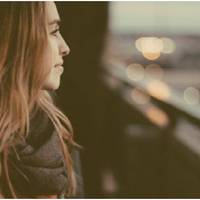 Ми з чоловіком купили квіти і торт і поїхали до його мами, а її вдома не було, до подруги пішла і телефон з собою не взяла. Ми почекали пів години і поїхали додому, залишивши подарунки свекру.