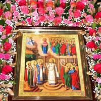 Свята матінко Покрова, накрий нас своїм омофором. Захисти від бід і від болю, молитовним словом і любов’ю…