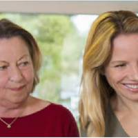 Найцікавіше почалося тоді, коли я пішла на кухню робити всім каву, а чоловік вийшов в під’їзд. Я випадково почула, як свекруха розповідає родичам, як сильно вона нам допомагає – з дитиною сидить, все