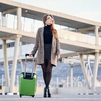 Що в житті бачила? Дочка, роботу, борги. Рідним я про виграш не говорила ні слова, паспорт закордонний зробила, тур купила, тоді вже довелося: кота-то хтось повинен годувати, поки мене немає.