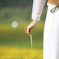 О пів на п’яту ранку дитина захникала. Я підскочила, дивлюся – чоловіка немає. Взагалі вдома немає, уявляєш? Ні куртки, ні черевиків, ні ключів від машини. Лягали ввечері вдома.