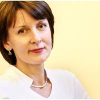 Якось до Віри на роботу приїхали колеги з Італії – ділитися досвідом. Один з них запросив її в Мілан на роботу. Але чоловік не хотів її пускати.