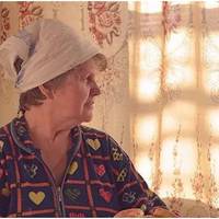 Якось мій чоловік прийшов до своєї мами і побачив, що вона ліпить собі вареники з останніх продуктів. Холодильник у неї був геть порожній. Зрозуміло, що він тут же витягнув гроші і дав їх матері.