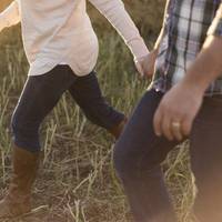 Зять з донькою позичили гроші на квартиру. Тепер працюють з ранку до вечора, щоб борг той віддати. Я сиджу з їх донечкою, Іванкою. Мій чоловік вже мав на пенсію йти, він не рідний батько моїй доньці