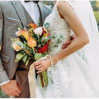 Катя поїхала вчитися закордон, там познайомилася з чудовим хлопцем, таким же цілеспрямованим, як і вона. А щоб легше їм жилося на чужині, вирішили побратися.