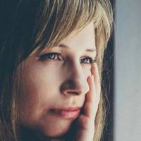 Влітку мені зателефонувала моя донька, вона мене просила, щоб я приїхала і допомогла їй прибрати вдома та зготувати їжу, але я відмовилася. Я ніколи не хотіла пхати свого носа у її сім’ю і вважала, що