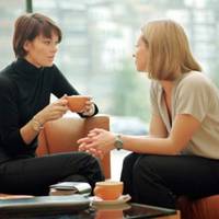 Я бачила, що мого чоловіка відводять у мене з-під носа. І цей теж пір’я розпушив, крутиться перед красунею, залицяється. Нестерпно боляче було за всім цим спостерігати, але я не стала влаштовувати іст