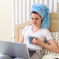 – А давай ти будеш працювати, а я вдень з дітьми сидіти, а зарплату твою навпіл, ти то молодше, тобі легше вночі з дитиною а вдень на роботі, а то що ми обидві в декреті сидіти будемо – заявила Наді с