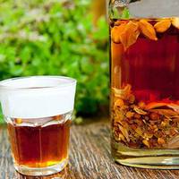 Вона залила окропом перегородки горіха і приймала цей настій щодня! Результат здивував навіть лікарів!