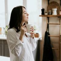 Заходжу на кухню зробити мою улюблену чашечку кави без цукру з молоком. Та-да-да-дам. А кавоварки немає. Шукала скрізь, у всіх шафах, на балконі, в коморі, навіть в холодильник заглянула – немає!