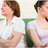 Свекруха думала, що після одруження ми поїдемо до неї в село, але ми вирішили жити в місті. Вона ще сподівалася, що коли народяться діти, ми не потягнемо в місті, через це навіть картоплі не присилала