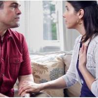 Я щороку в вересні їжджу до своєї сестри в сусіднє місто, на тиждень. Вона залишилася одна, чоловіка не стало, дітей так і не народили і я їжджу допомогти їй підготуватися до зими.