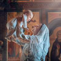 Глухоніма Магда перестріла його біля воріт, взяла за руку і провела нею по своєму животі. Хлопець ніби задерев’янів. І тоді вона повторила жест знов і знову. Олекса стрепенувся: не може бути!