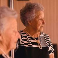 – А невістці своїй я подарунків не дарую вже 5 років. Мені для неї грошей не шкода, але вона сама винна. А в цьому році у моя донечка народила внучку. І доньці я, звичайно, купую багато чого.