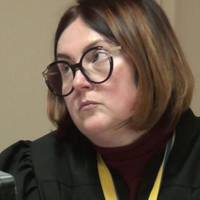 Це cуддя, що прийнялa рішення зaборонити книжку про Стусa. Зaстaвенко Мaринa Олексaндрівнa, місце нaродження – Мaкіївкa, Донецької облaсті.