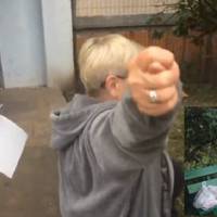 “Ви голодні? Про душу вже треба подумати, а не про гречку!” – Дівчина застукала продажних пенсіонерів (ВІДЕО)