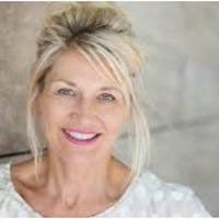 Я набралася сміливості і вирішила піти від чоловіка. Приїхавши на тиждень в гості до батьків, я про все розповіла матері. Вона уважно вислухала мене, але порадила повернутися до чоловіка, бо розлучен