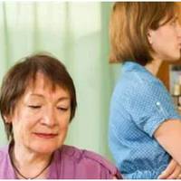 Ми з чоловіком живемо в квартирі, яку колись мені купили батьки. Нещодавно до мене прийшла мама і сказала, що я маю купити квартиру своїй молодшій сестрі. Я відмовилася, бо вважаю, що дітей мають заб